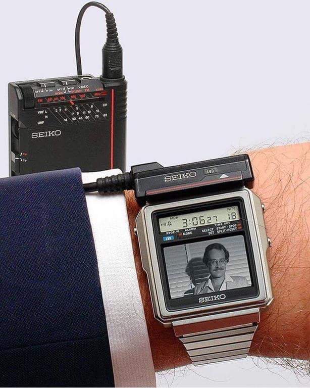 ساعة أطلقتها شركة SEICO اليابانية عام 1982 تتيح مشاهدة التلفزيون صورة نادرة